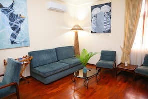 Suite, 1 Double Bed | Desk, rollaway beds, free WiFi, bed sheets - Coconut Grove Regency Hotel (Accra)