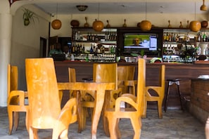Bar (on property) - Coconut Grove Regency Hotel (Accra)