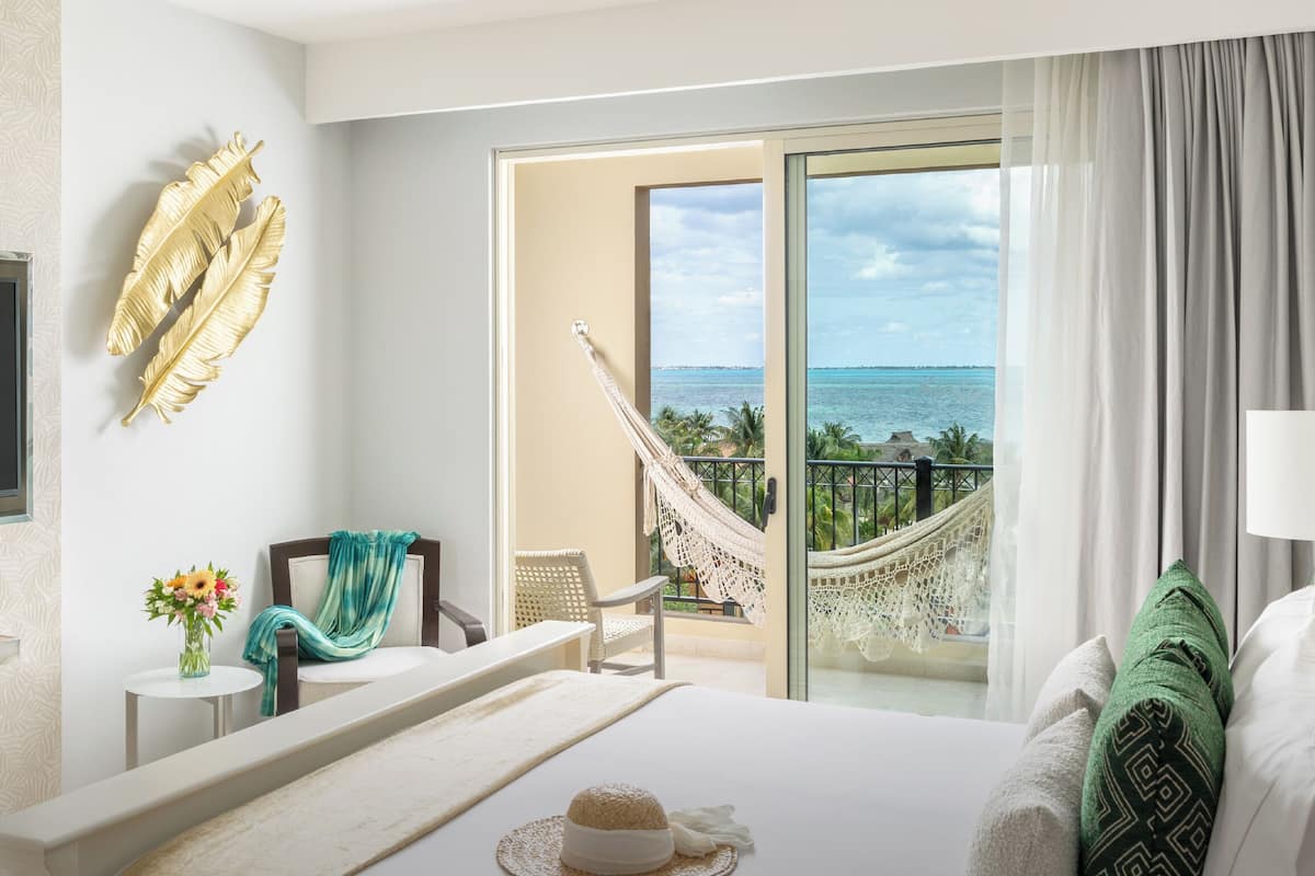 deluxe ocean view 1 king bed | 1 bedroom, premium bedding, down duvets, minibar
