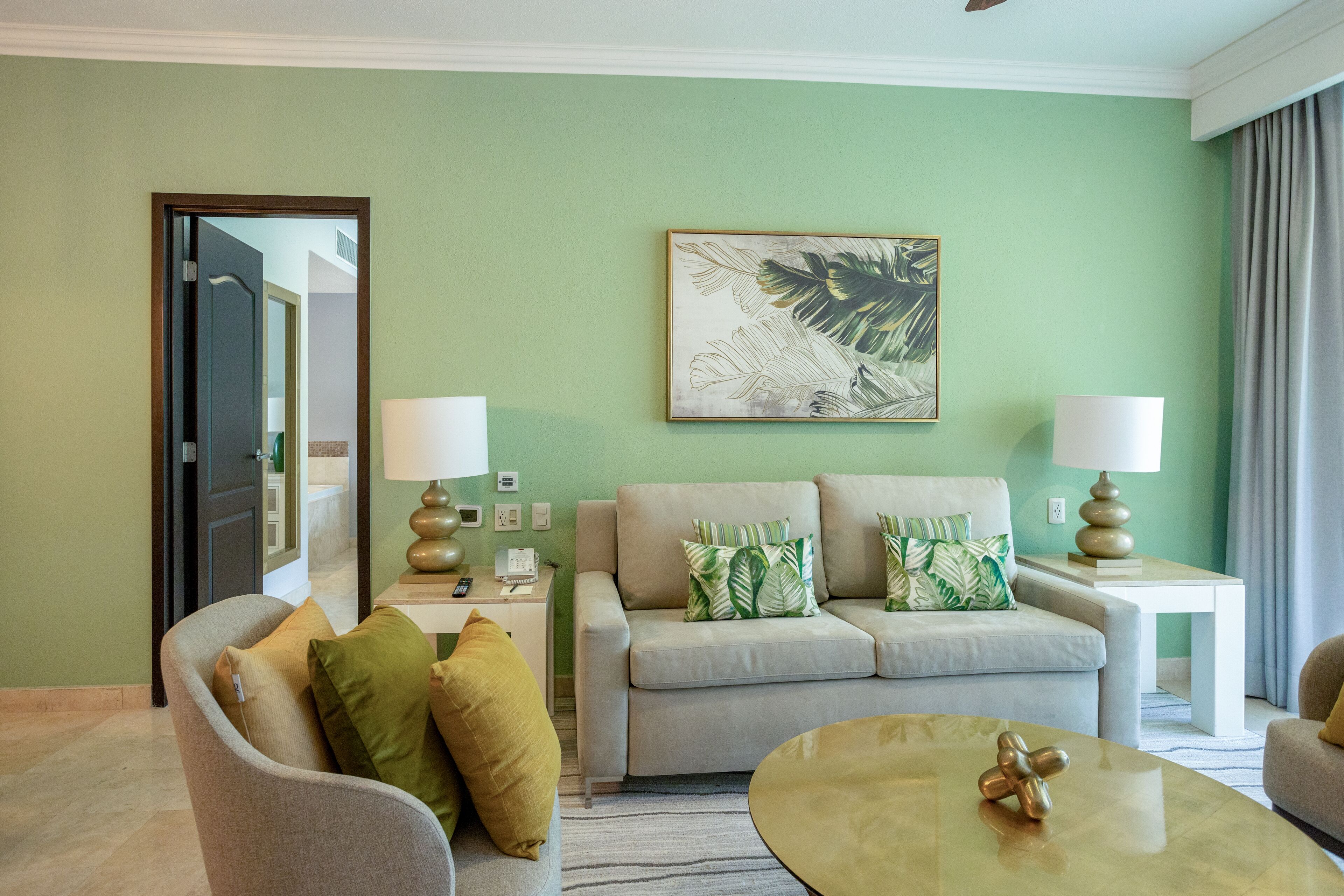 1 bedroom, premium bedding, down duvets, minibar