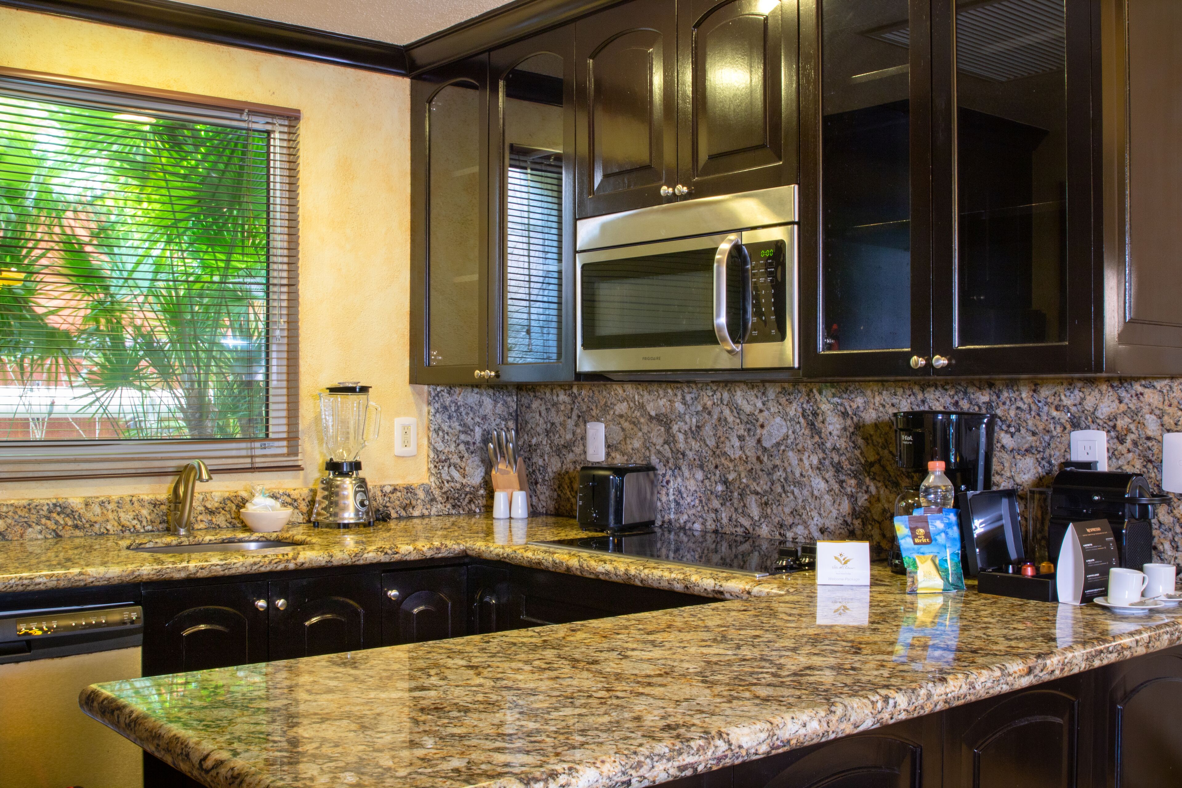 espresso maker, coffee/tea maker, toaster oven