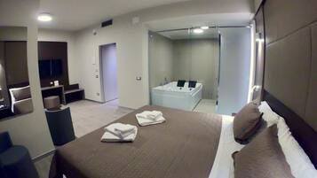 Minibar, in-room safe, desk, free WiFi