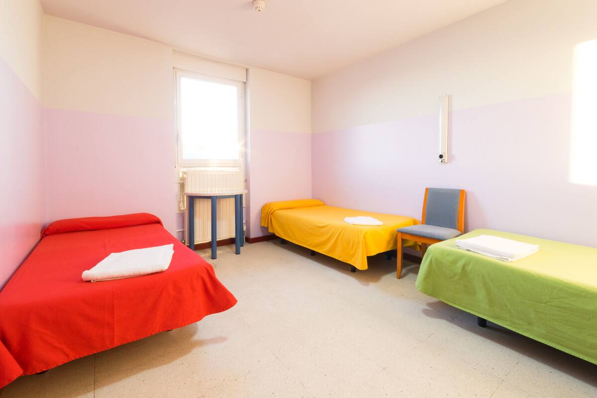 3 quartos, escrivaninha, Wi-Fi de cortesia, roupa de cama