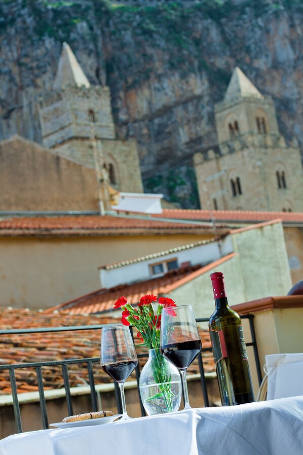 全景客房, 露台, 城市景觀 | 迷你吧、客房內保險箱、書桌、隔音