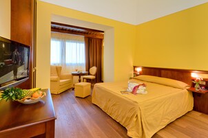 Junior Triple Room, 1 Queen Bed with Sofa bed, Private Bathroom | Minibar, in-room safe, desk, soundproofing