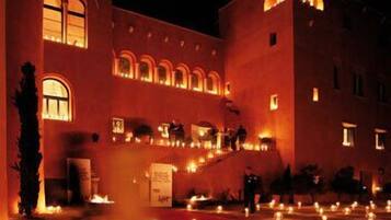 Fachada del alojamiento - Noche