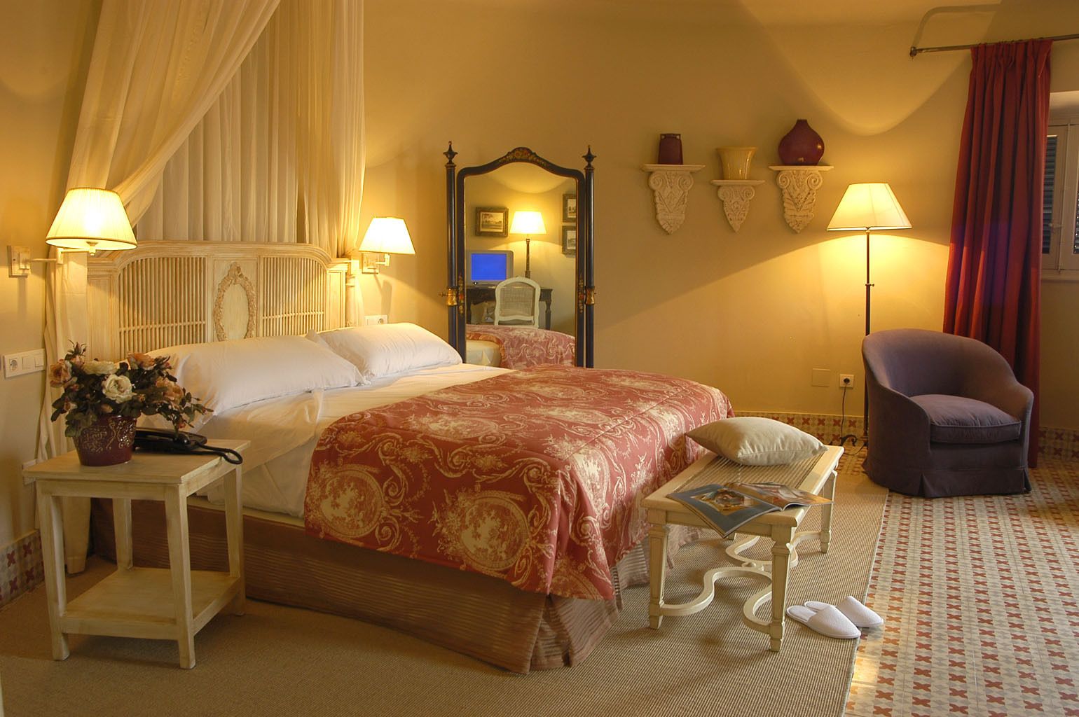 Minibar, in-room safe, individually decorated, individually furnished