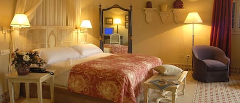 Minibar, in-room safe, individually decorated, individually furnished