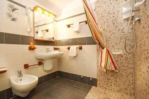 Shower, hair dryer - Albergo Alle Porte (Riva del Garda)