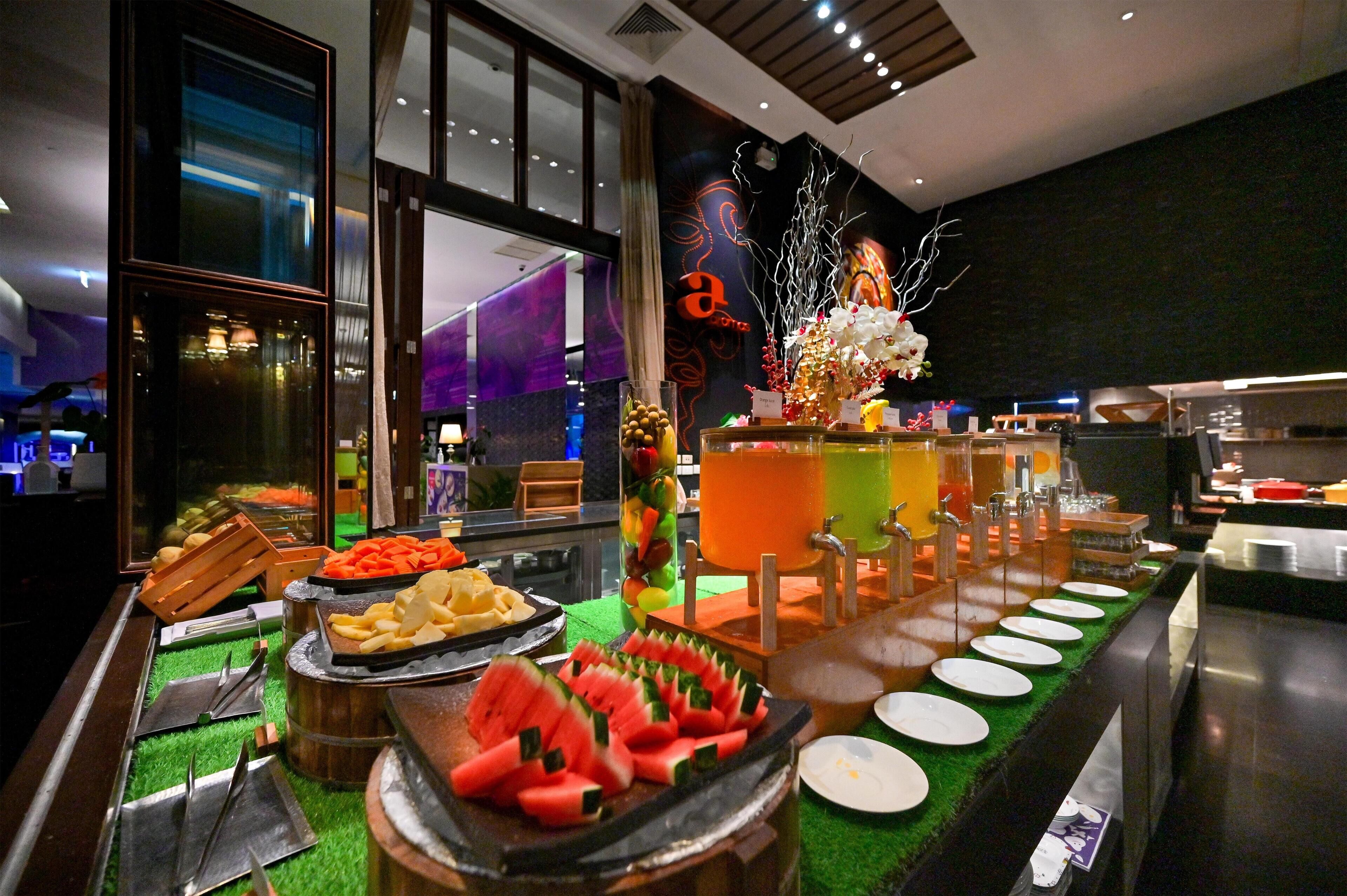 Daily buffet breakfast (THB 470 per person)