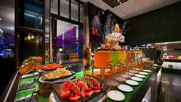 Daily buffet breakfast (THB 470 per person)