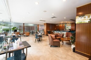 2 restaurants servant le petit déjeuner, spécialités Cuisine indienne