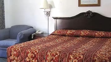 Chambre non-fumeurs, grand lit deux places | Bureau, fer et planche à repasser, lits pliants/supplémentaires