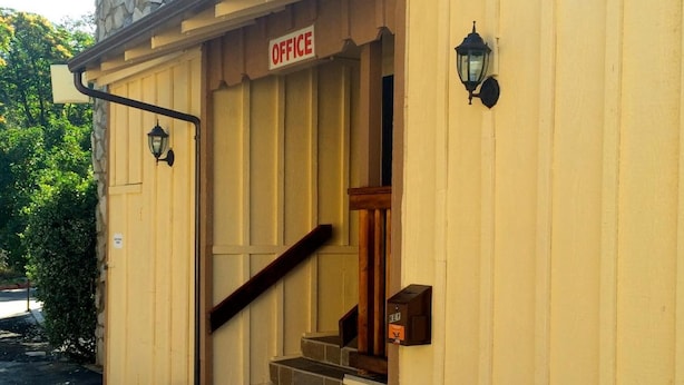 Unclassified image, 1 of 23, button - Miners Motel Jamestown (Jamestown)