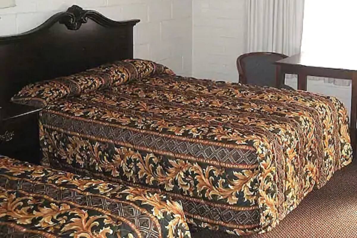 Two double beds non smoking | Desk, iron/ironing board (on request), rollaway beds (surcharge)