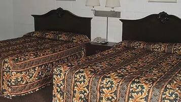 Two double beds non smoking | Desk, iron/ironing board, rollaway beds, free WiFi