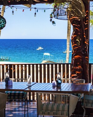 Breakfast, lunch and dinner served