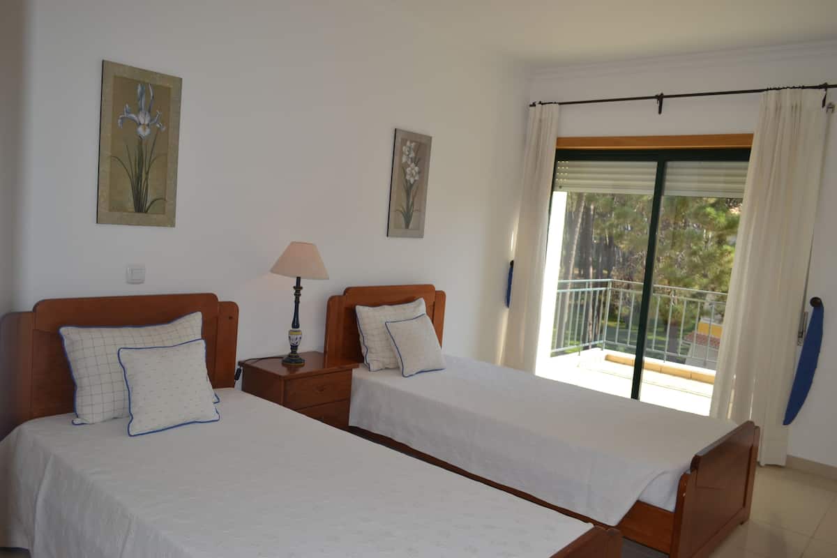 Apartment, 2 Bedrooms | Iron/ironing board, bed sheets, wheelchair access