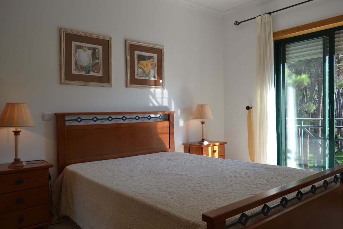 Standard Apartment, 1 Bedroom | Iron/ironing board, bed sheets, wheelchair access
