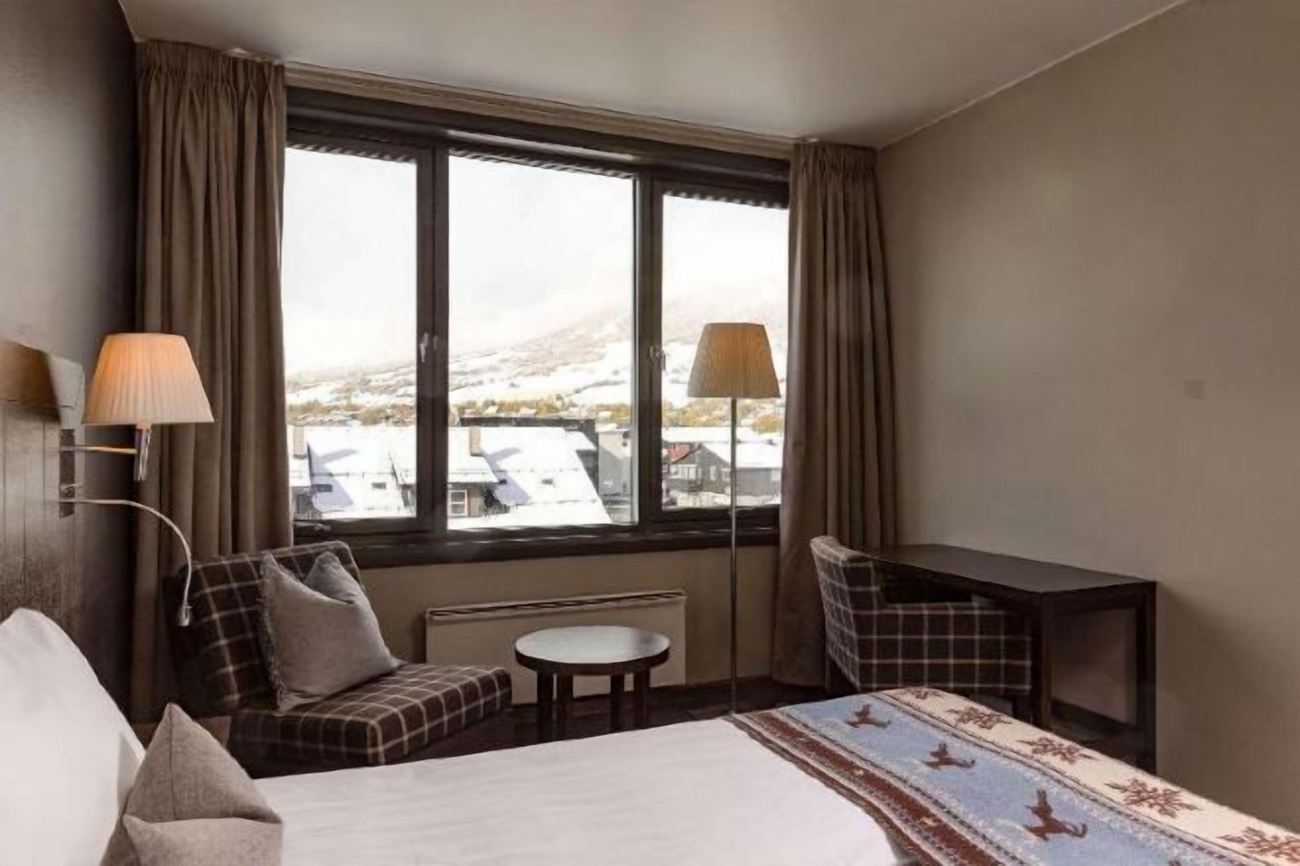 Ropa de cama de alta calidad, colchones Select Comfort y escritorio 