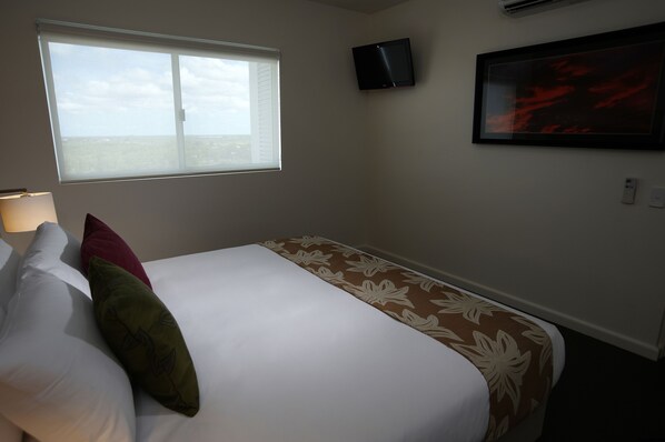 Apartment, Accessible | In-room safe, soundproofing, iron/ironing board, free WiFi - Quest Palmerston (Palmerston)