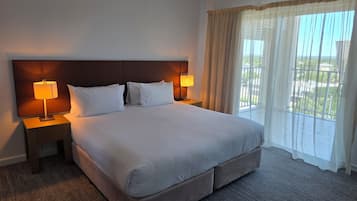 In-room safe, soundproofing, iron/ironing board, free WiFi