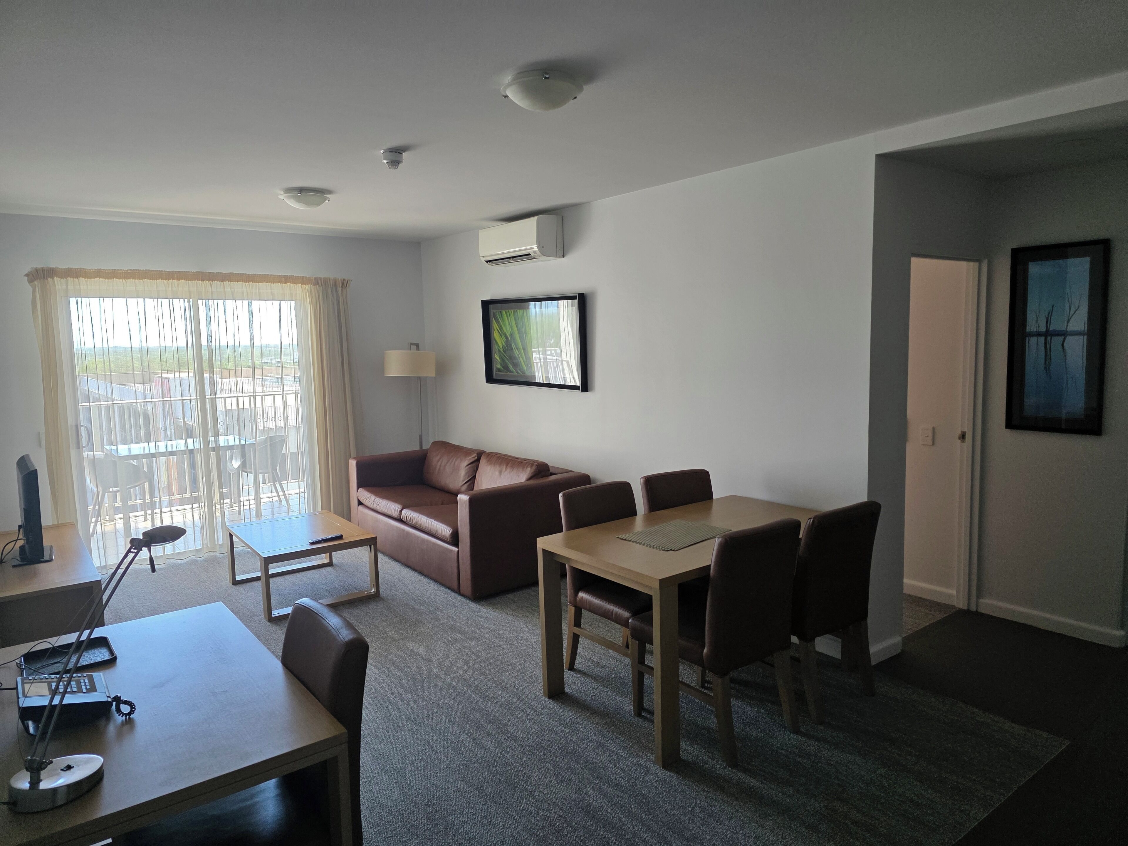 تلفزيون بشاشة مسطحة، مشغل دي في دي