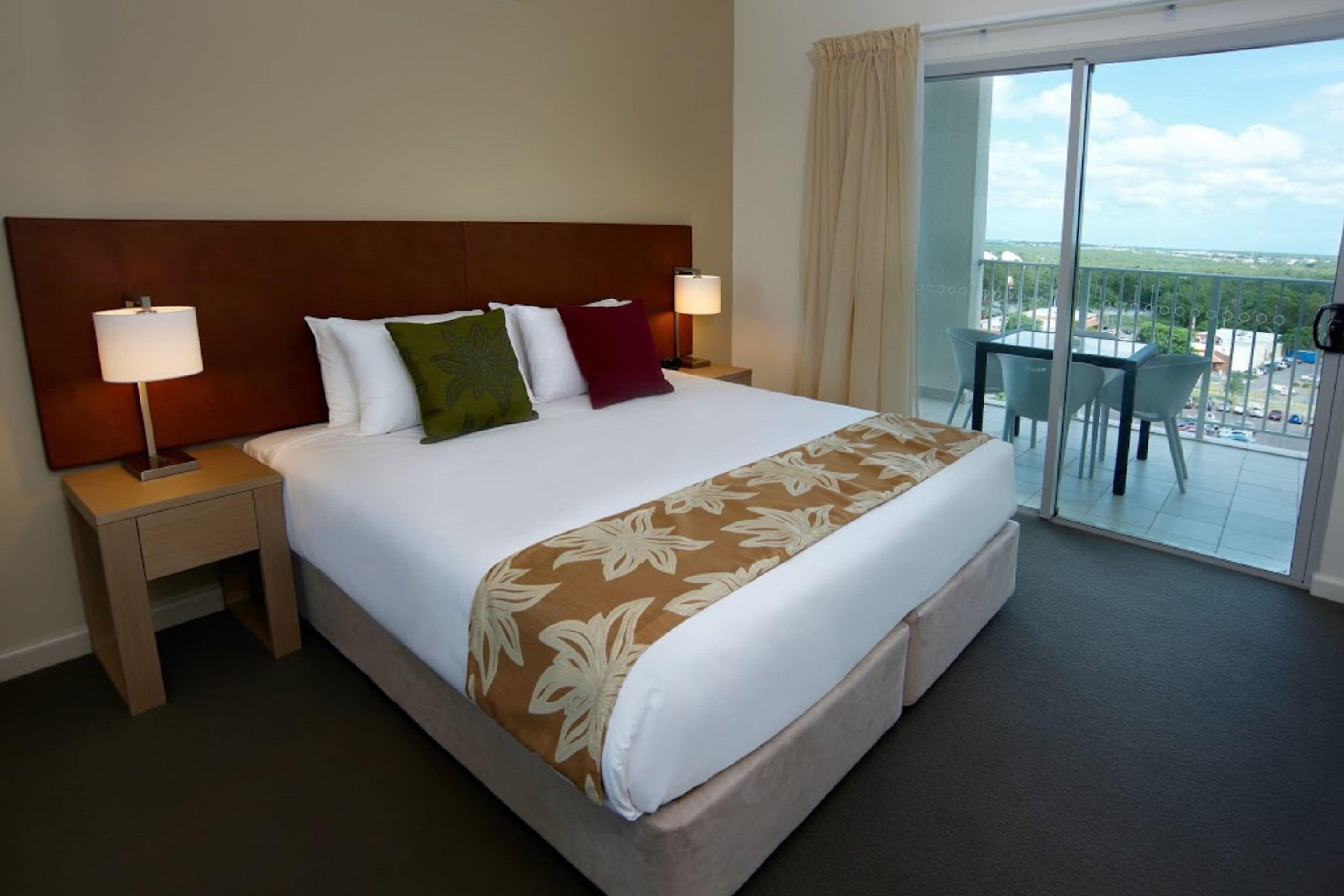 In-room safe, soundproofing, iron/ironing board, free WiFi