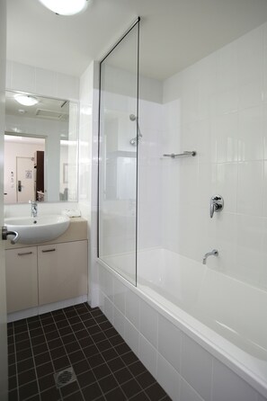 مستلزمات مجانية للعناية الشخصية، مجففات شعر، مناشف