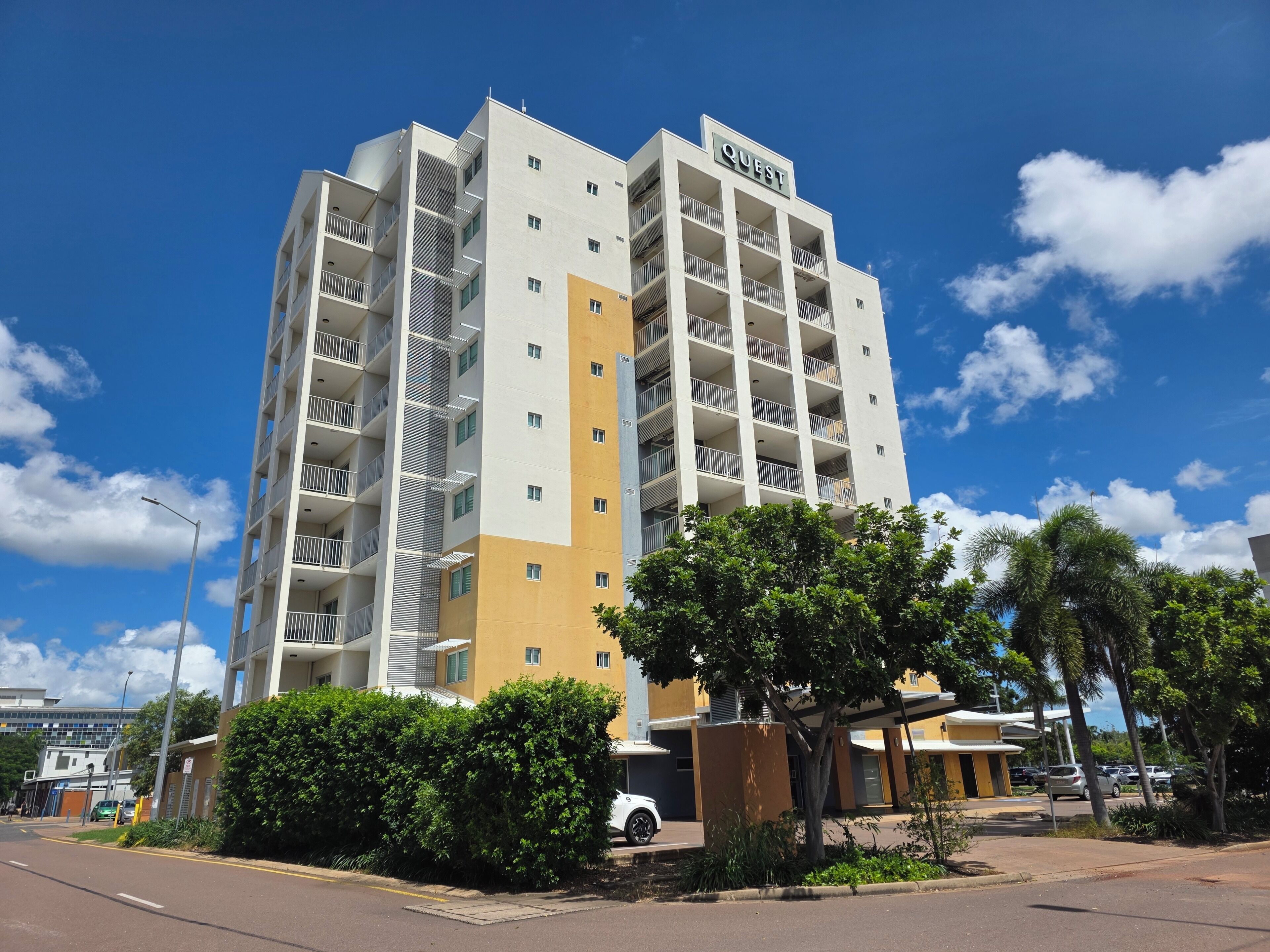 Vista frontal de la propiedad