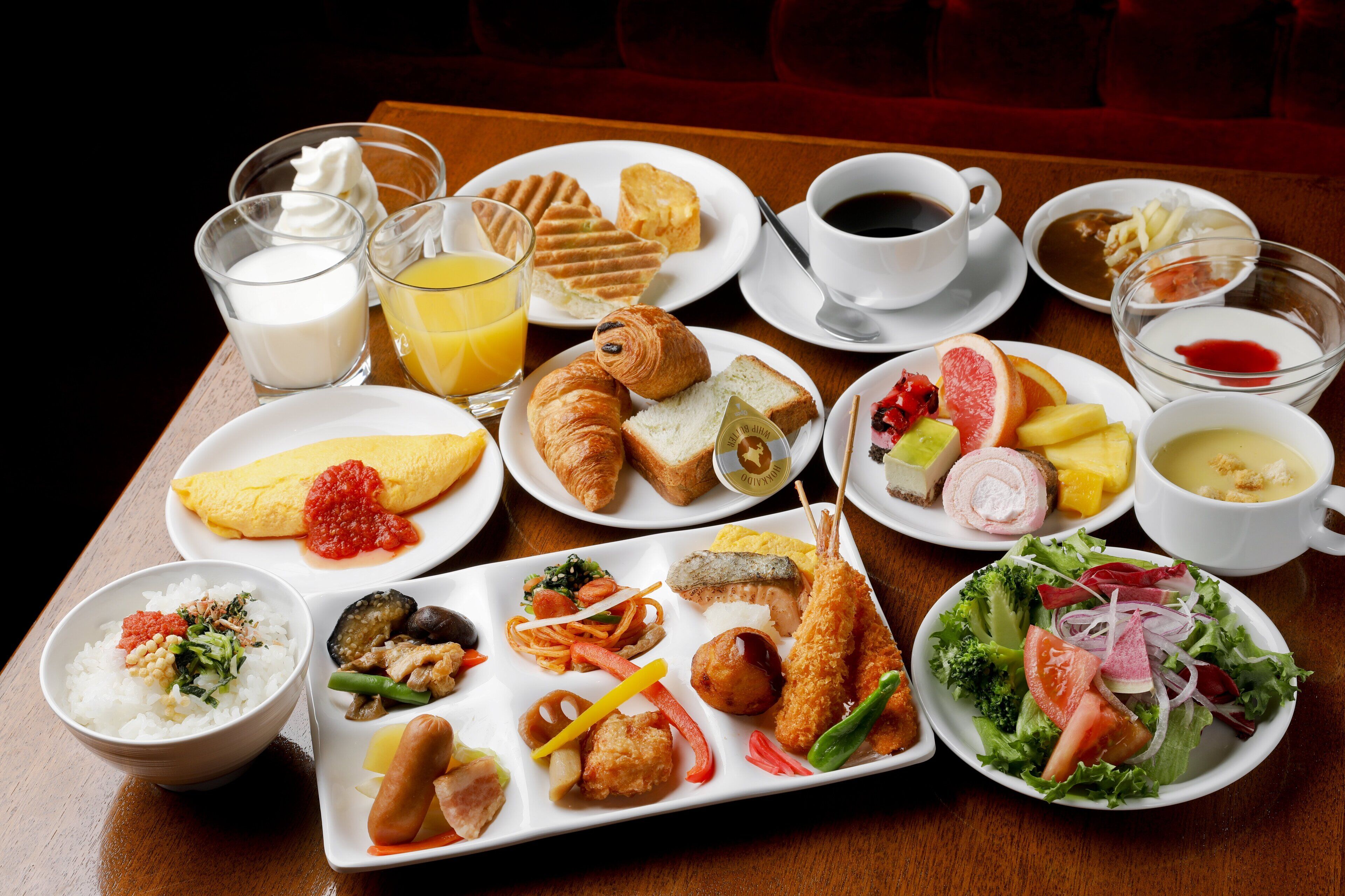 Daily buffet breakfast (JPY 2500 per person)