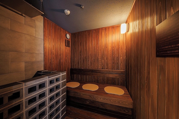 Sauna, steam room