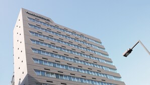 A high-rise building with a modern architectural design, featuring a prominent "FRASERRESIDENCE" sign at the top. - Fraser Residence Nankai Osaka (Osaka)