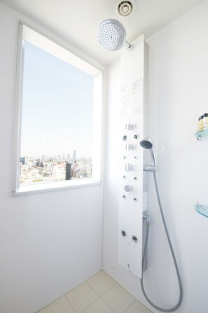 Bathroom shower - Fraser Residence Nankai Osaka (Osaka)