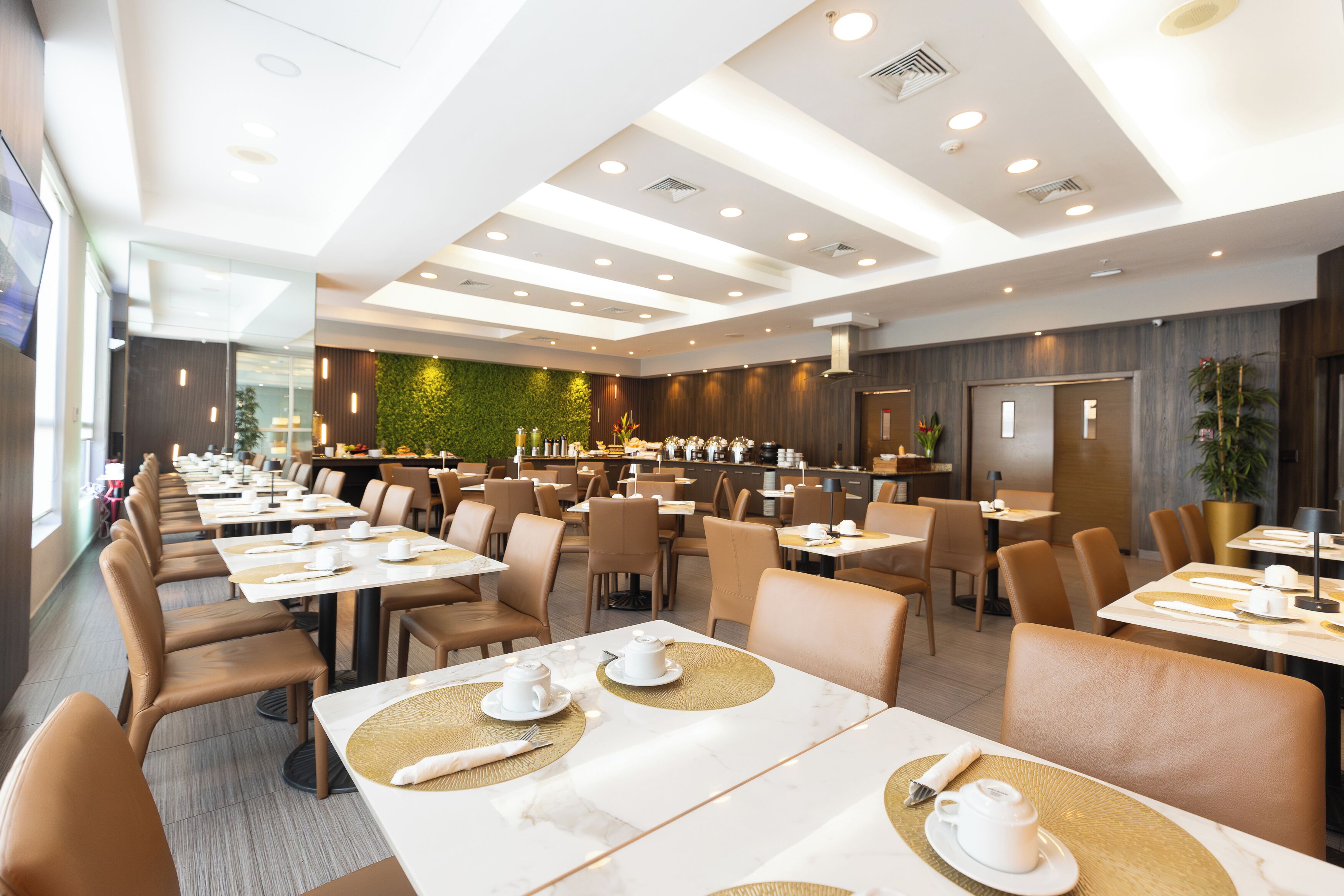 breakfast, lunch, dinner served; international cuisine