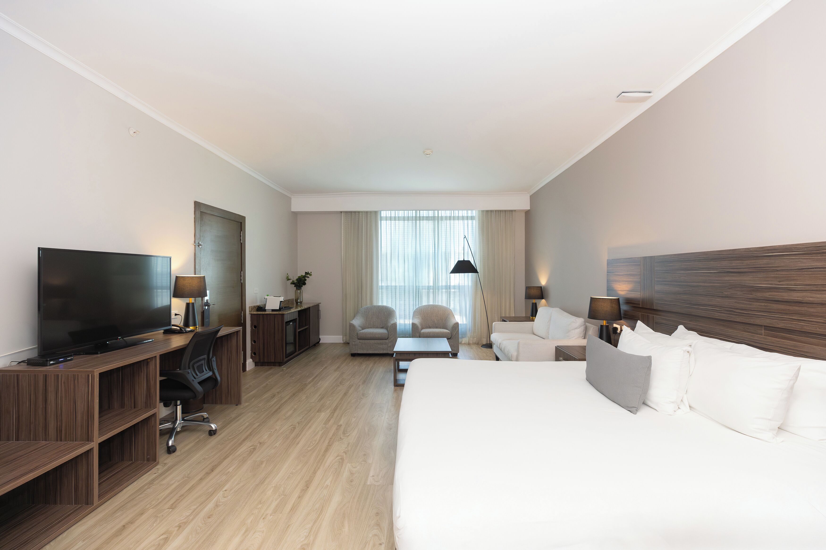 executive double room, 1 king bed | minibar, in-room safe, desk, laptop workspace