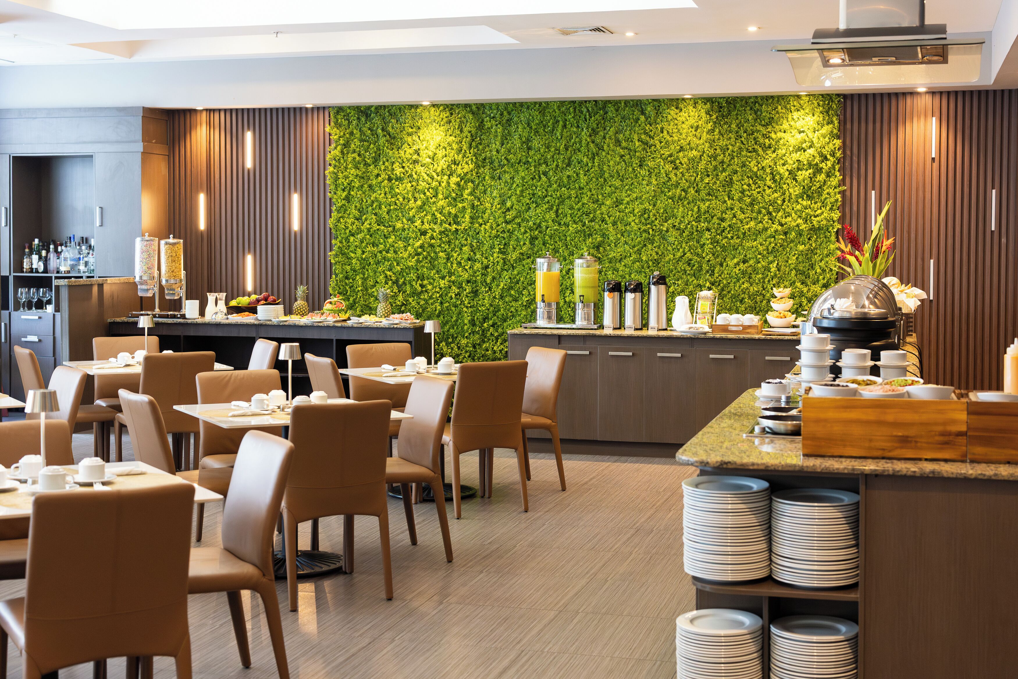 breakfast, lunch, dinner served; international cuisine