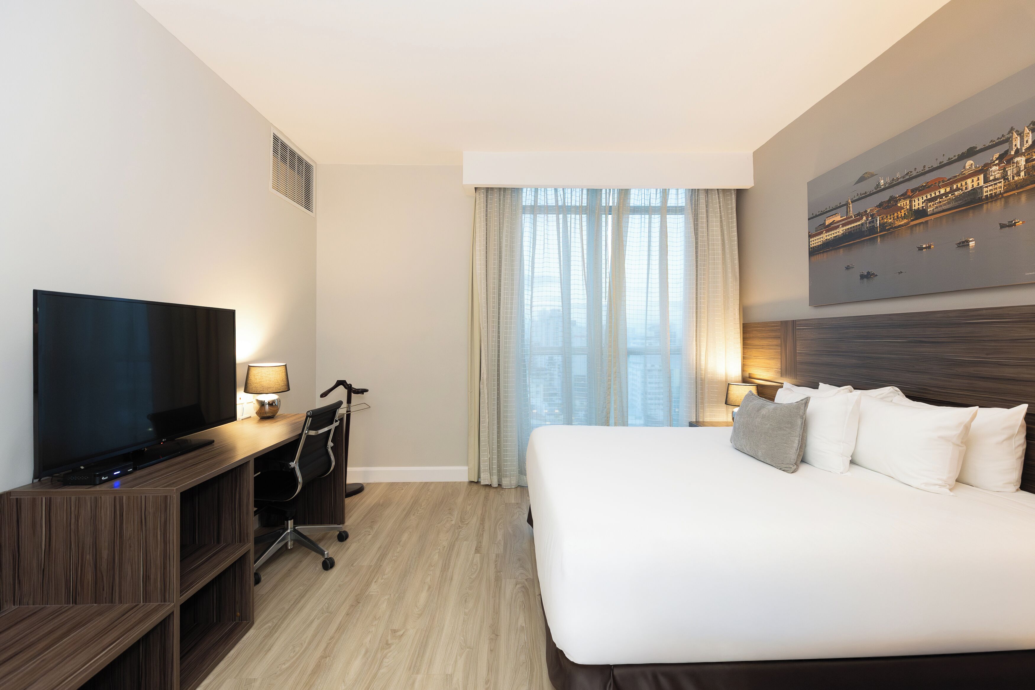 minibar, in-room safe, desk, laptop workspace