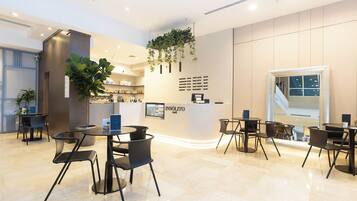 Breakfast, lunch, dinner served; international cuisine