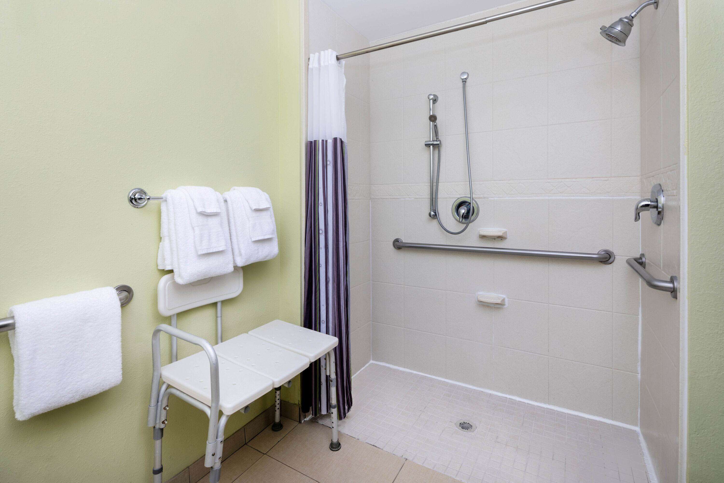 combined shower/bathtub, free toiletries, hair dryer, towels