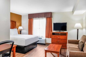 Studio Suite, 1 Queen Bed, Non Smoking | Pillowtop beds, blackout drapes, soundproofing, iron/ironing board