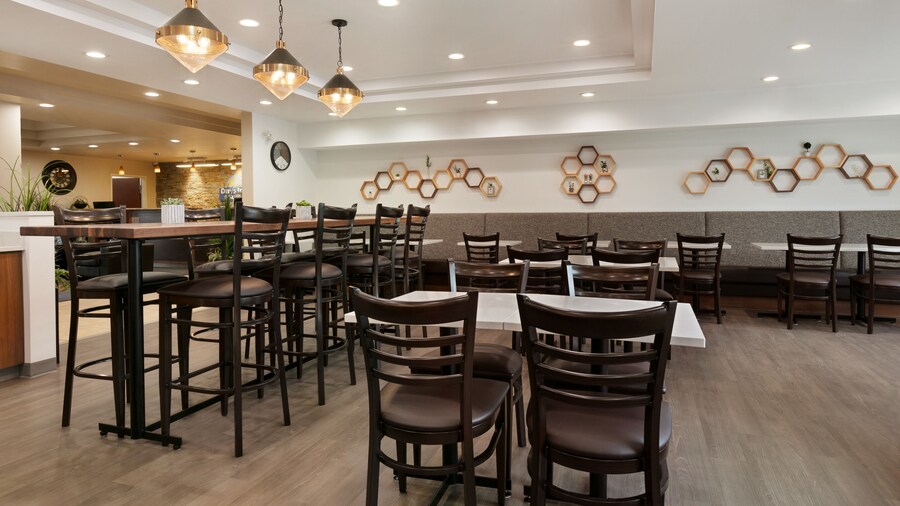 Days Inn & Suites by Wyndham Sherwood Park Edmonton