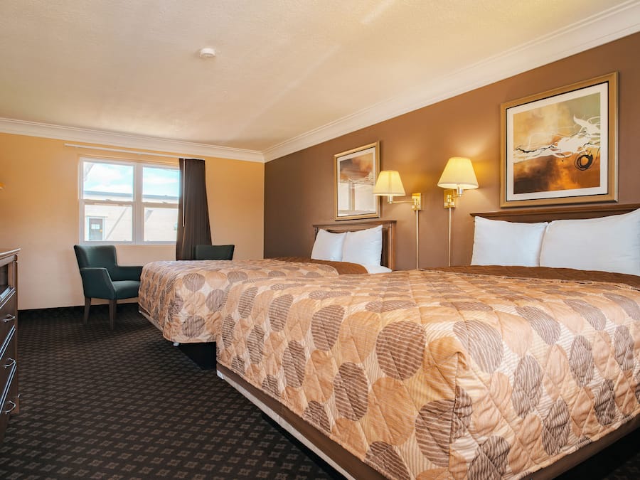 Een bureau, geluiddichte muren, gratis wifi, beddengoed