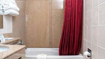 Combined shower/tub, hair dryer, towels