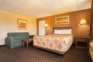 Desk, soundproofing, free WiFi, bed sheets - Fauld's Motel (Sarnia)