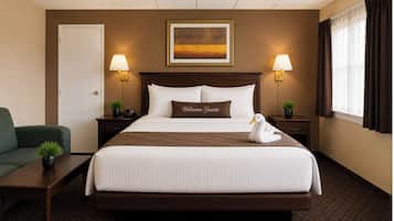 Desk, soundproofing, WiFi (free), bed sheets