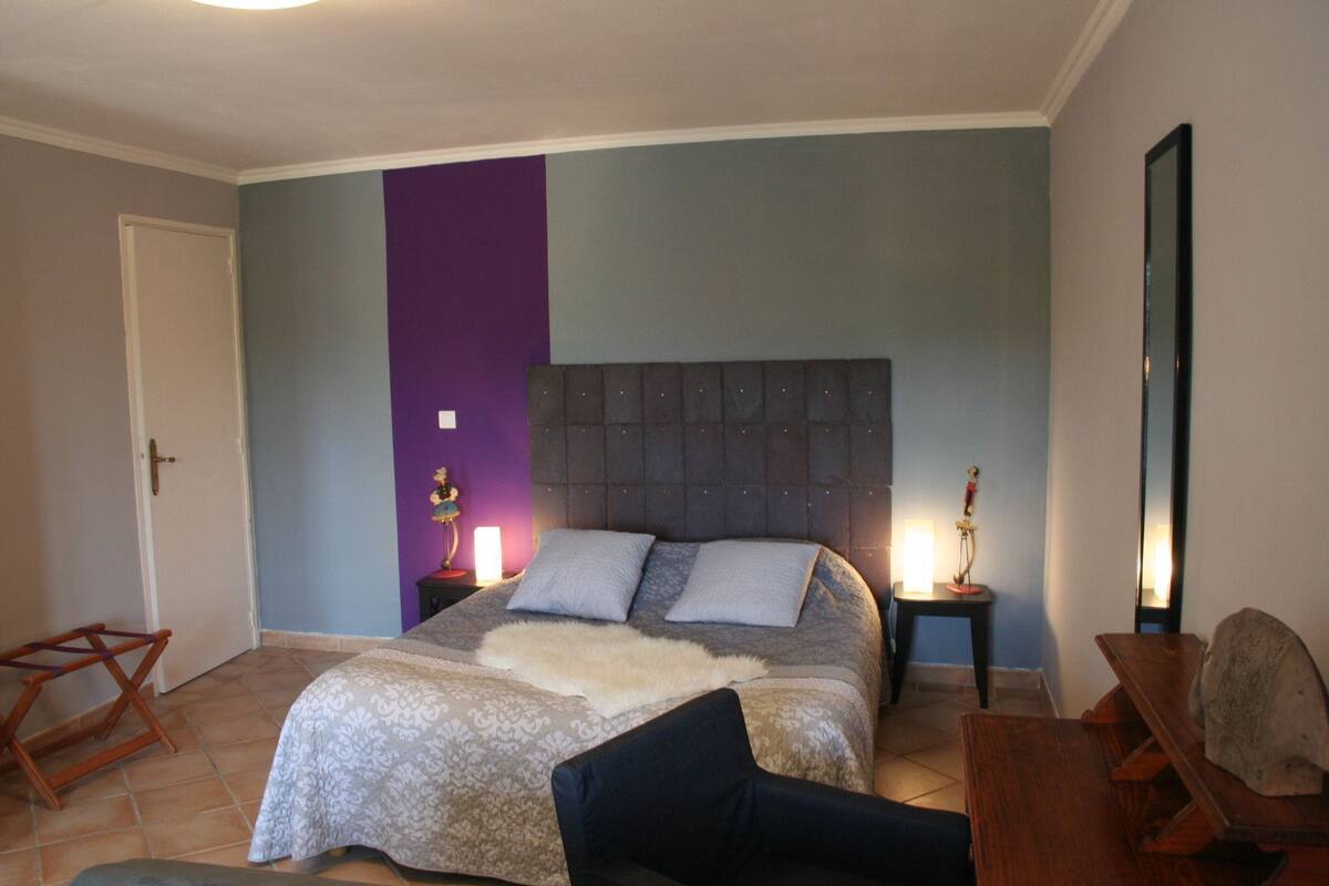 Frette Italian sheets, premium bedding, Tempur-Pedic beds, minibar