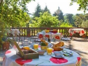 Colazione da portar via a pagamento, servita tutte le mattine 