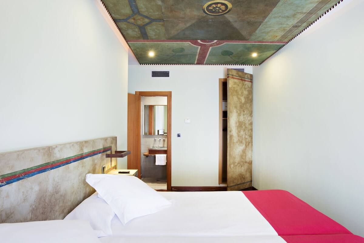 in-room safe, desk, soundproofing, rollaway beds