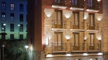 Fachada del alojamiento - Noche
